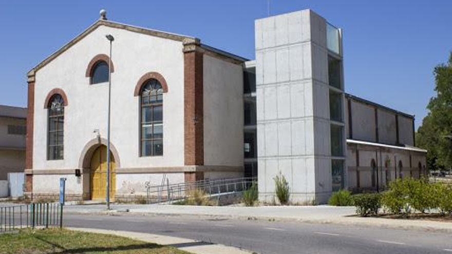 La antigua nave de efectos y recambios que albergará el futuro museo industrial de Sagunto.