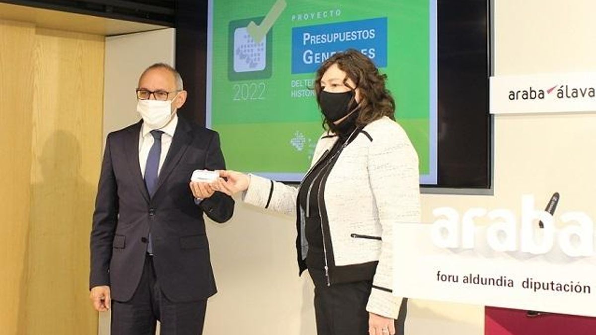 Presentación del proyecto de presupuestos de la Diputación de Álava para 2022 a cargo de Ramiro González e Itziar Gonzalo