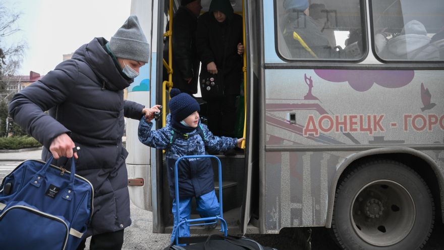 Ciudadanos de Donetsk en el día en que Rusia ha invadido Ucrania.
