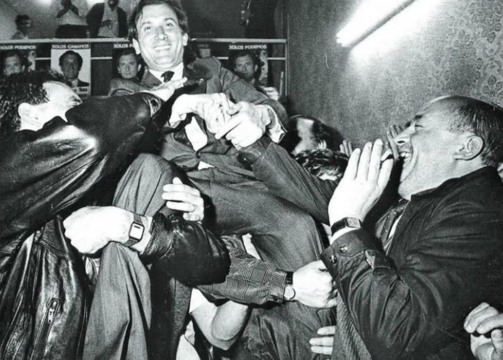 Histórica foto de Juan Morano cuando recuperó la Alcaldía de León.