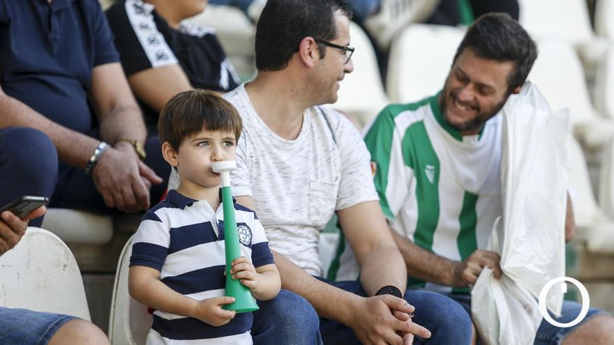 Grada Blanquiverde del partido entre el Córdoba CF y CF Talavera
