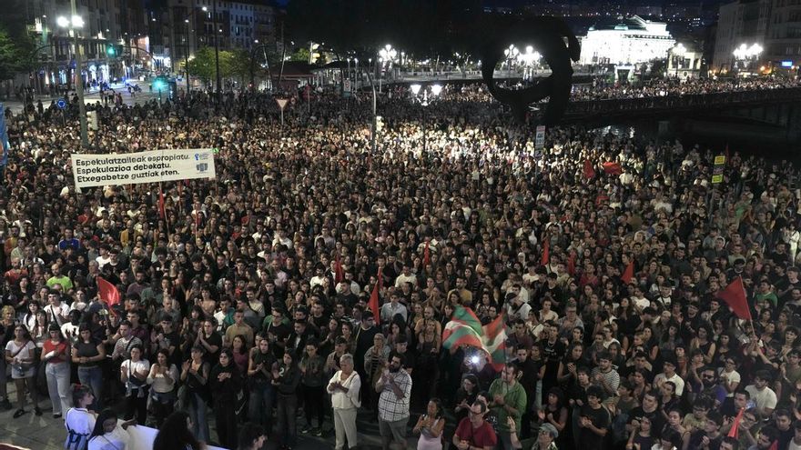 Miles de personas convierten las calles vascas en un clamor por el derecho a la vivienda y en contra de la clase política