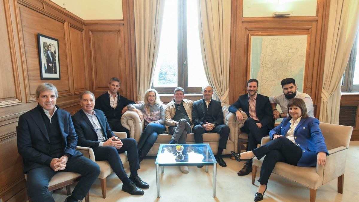 La Casa Rosada reunió a su mesa política para rearmar la estrategia legislativa y negociar con los gobernadores