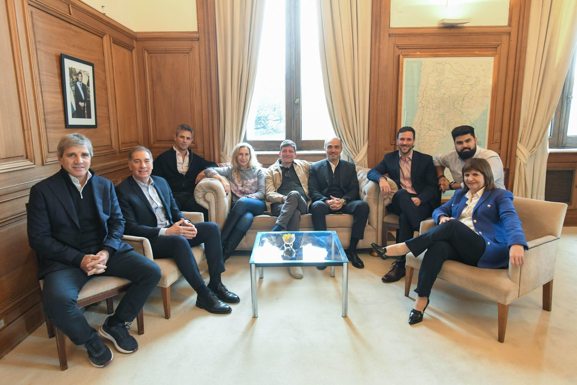 La mesa política.