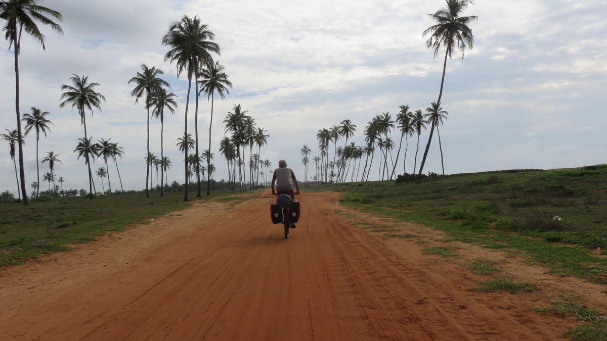 Pedaleando por la llamada Ruta de los Pescadores.