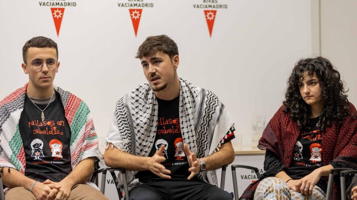 Tres jóvenes de Rivas que viajaron en diciembre a Palestina, en una estancia organizada por el Ayuntamiento y 'Pallasos en Rebeldía'