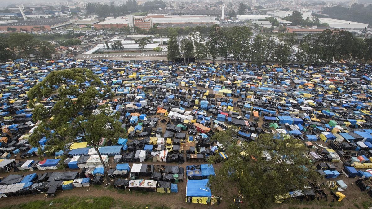 Ocupación Pueblo Sin Miedo el 30 de octubre de 2017, en Sao Bernardo do Campo (Brasil), que llegó a albergar a 8.000 familias sin techo en un terreno privado.