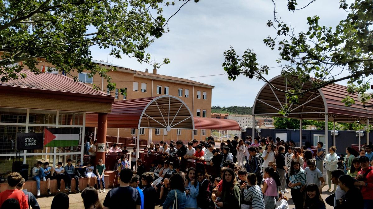 La escuela riojana se concentra contra el genocidio en Gaza