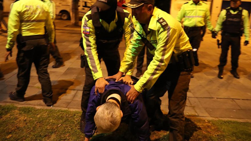 México rompe relaciones con Ecuador tras el asalto policial en su embajada en Quito