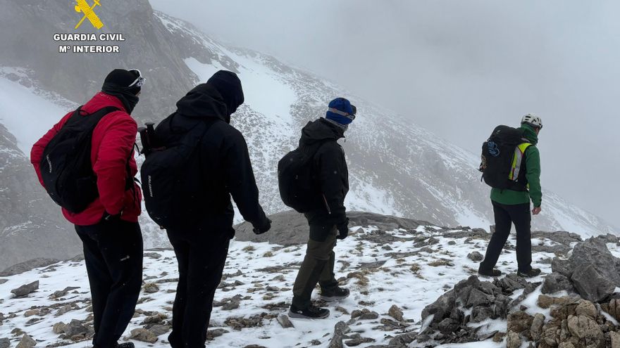 El GREIM rescata a tres jóvenes a más de 2.300 metros en Picos de Europa