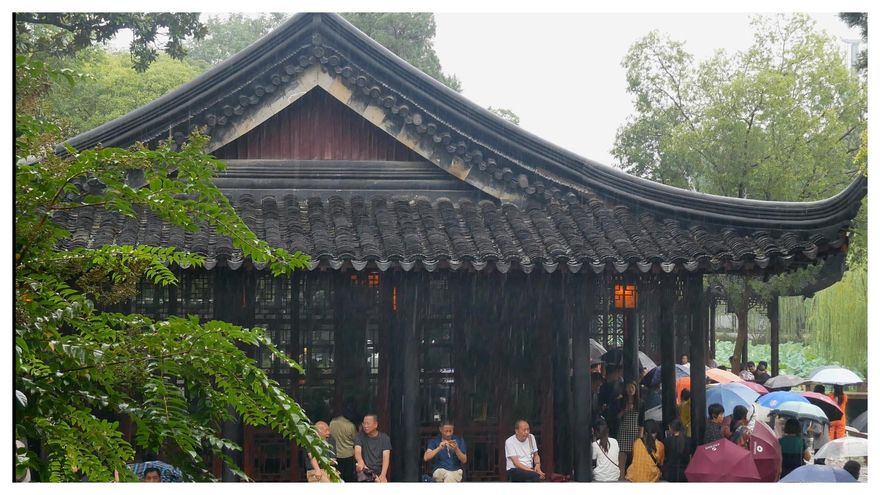 Los días chinos, las series de abril