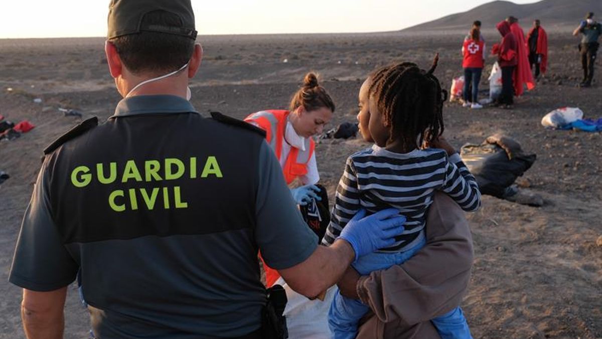 Fotogalería | Llegada de una patera con 39 personas a Fuerteventura