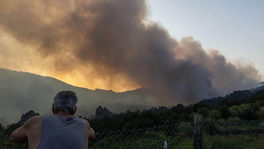 Ocho incendios están activos en Galicia, con desalojos en Pontevedra y Lugo