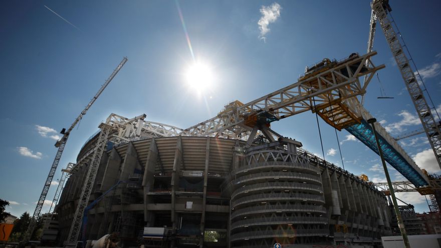 Imagen de archivo del Santiago Bernabéu en obras. EFE/Javier Lizón