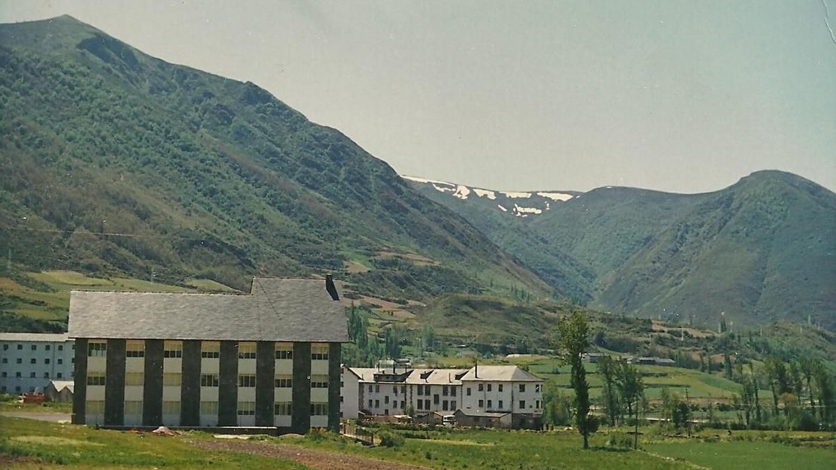 Viejo ambulatorio de Villablino, recién construido. 