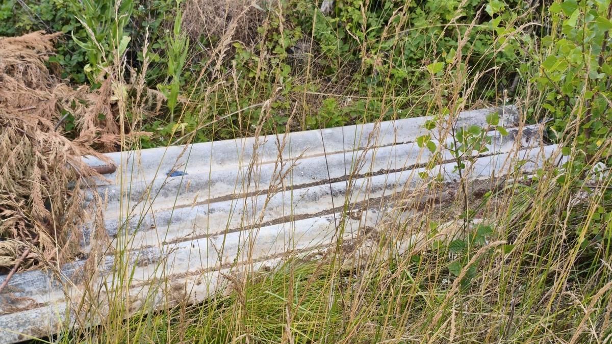 Coalición por El Bierzo denuncia el enterramiento de uralita junto a un arroyo en Narayola