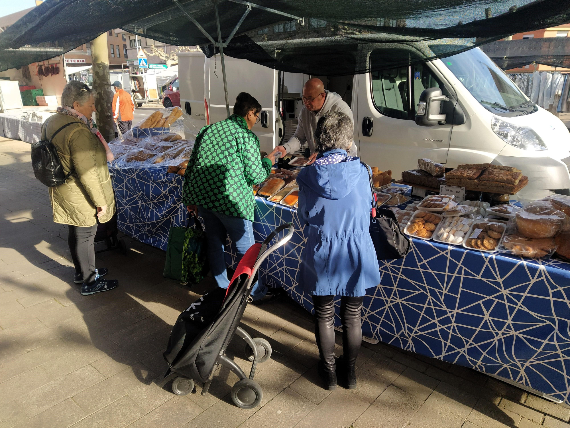 Felipe Suárez en el mercado de Astorga.