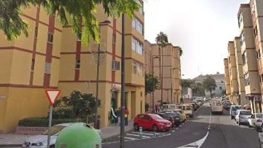 Dos heridos en estado crítico tras una explosión en una vivienda de La Laguna