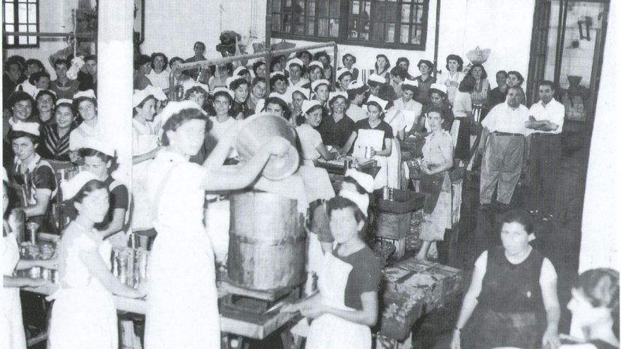 Trabajadora de la fábrica 'Caride'