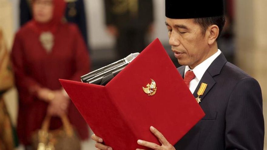 El presidente de Indonesia remodela el Gobierno para apuntalar la economía