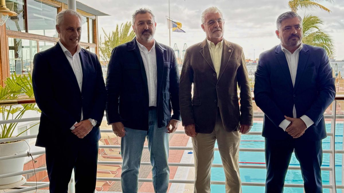 Los cuatro candidatos a presidir el Real Club Náutico de Gran Canaria, en el acto de presentación de este lunes.