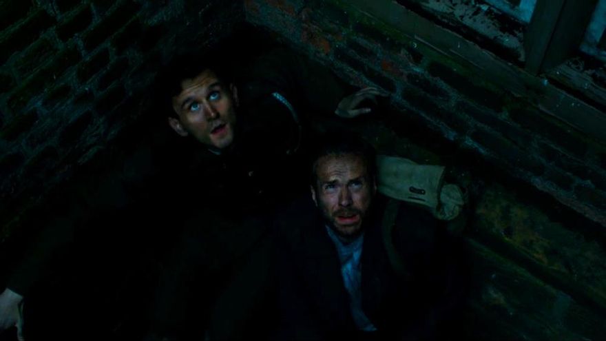 Harry Melling y Rafe Spall en 'La guerra de los mundos'