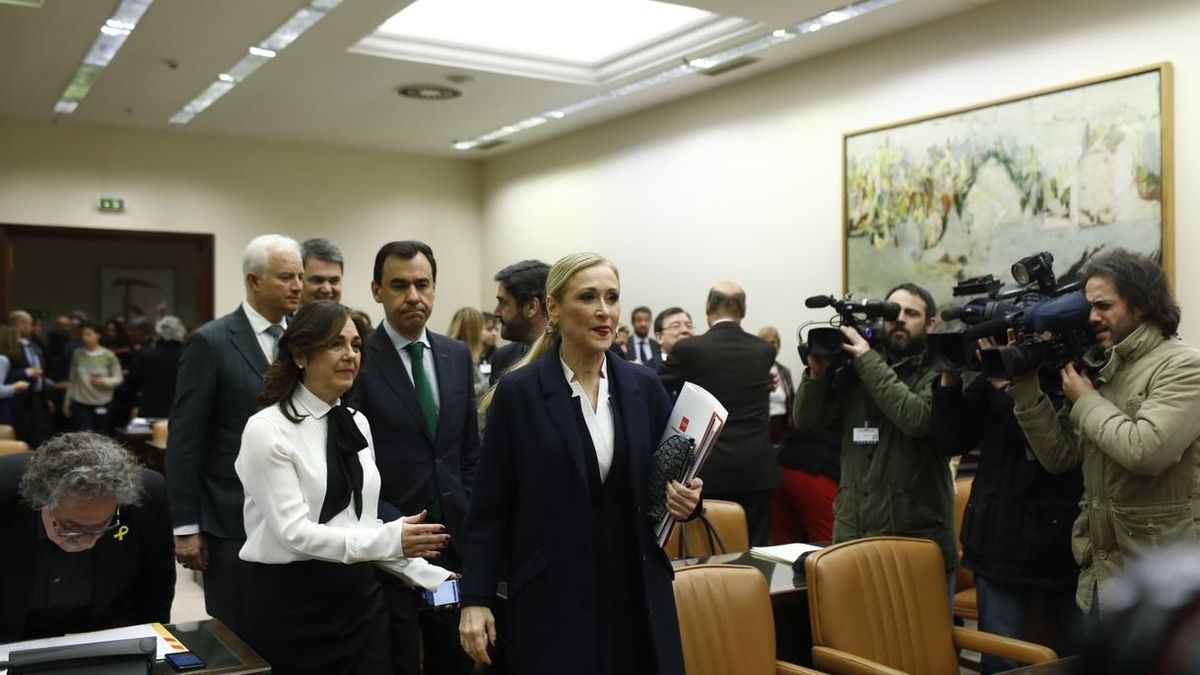 La comparecencia de Cifuentes en el Congreso acaba con bronca entre el PP, la oposición y el presidente de la comisión