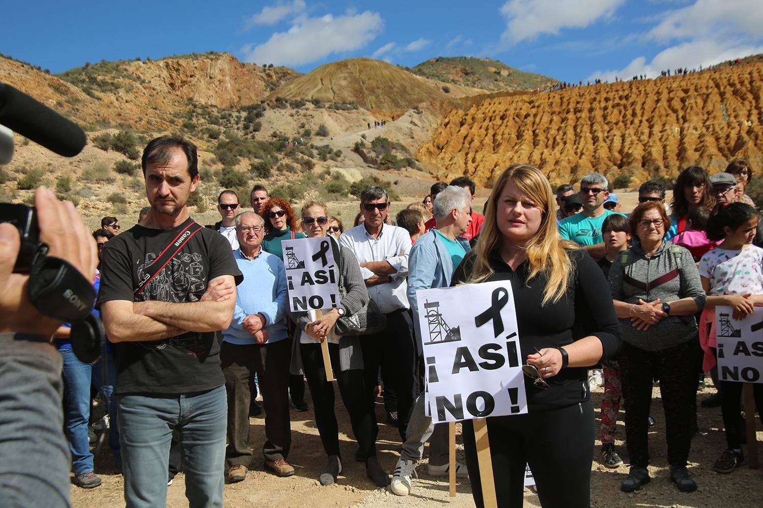 Portavoz de la  Plataforma para la defensa de las minas de Mazarrón, Juan Calventus y la alcaldesa Alicia Jiménez / Javier Lorente