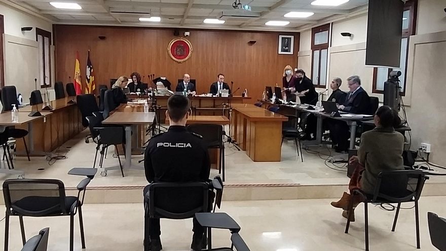 Un psicólogo constata que la acusada de asaltar iglesias sufre un trastorno delirante y cree que no se le puede imputar