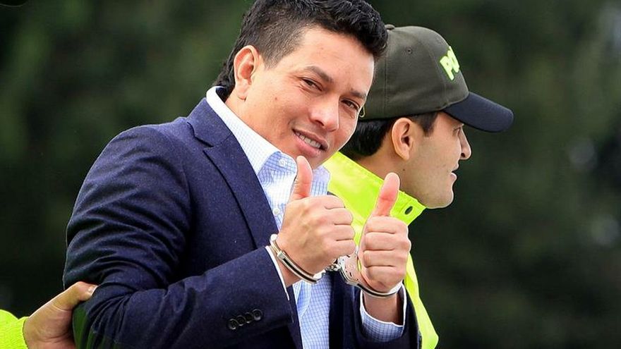 Fotografía tomada el 25 de abril de 2013 en la que se registró el proceso de extradición hacia los Estados Unidos del narcotraficante colombiano Camilo Torres Martínez, alias Fritanga, en Bogotá (Colombia).