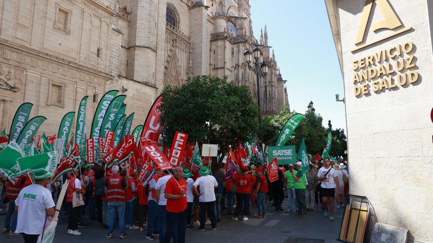 Reciente concentración por la sanidad pública con la participación de Satse, CSIF, UGT y CCOO.