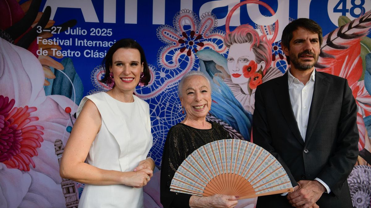 De izquierda a derecha Irene Pardo, Cristina Hoyos y Ernest Urtasun