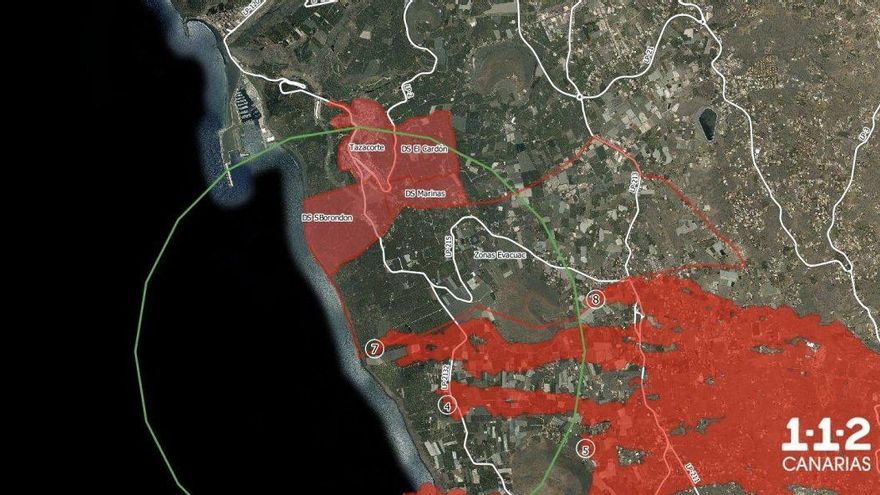 El Pevolca da por finalizado el confinamiento en varias zonas de Tazacorte por gases de la lava al llegar al mar
