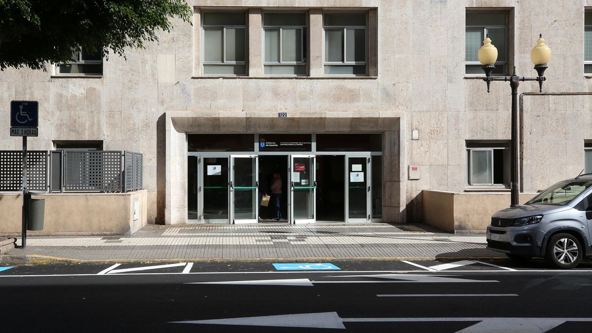 "La sobrecarga de trabajo es insoportable": sin recursos públicos para atender la salud mental en Canarias