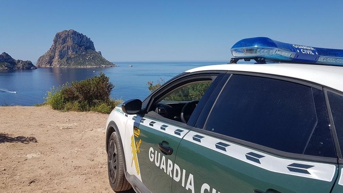 Coche de la Guardia Civil en Eivissa.