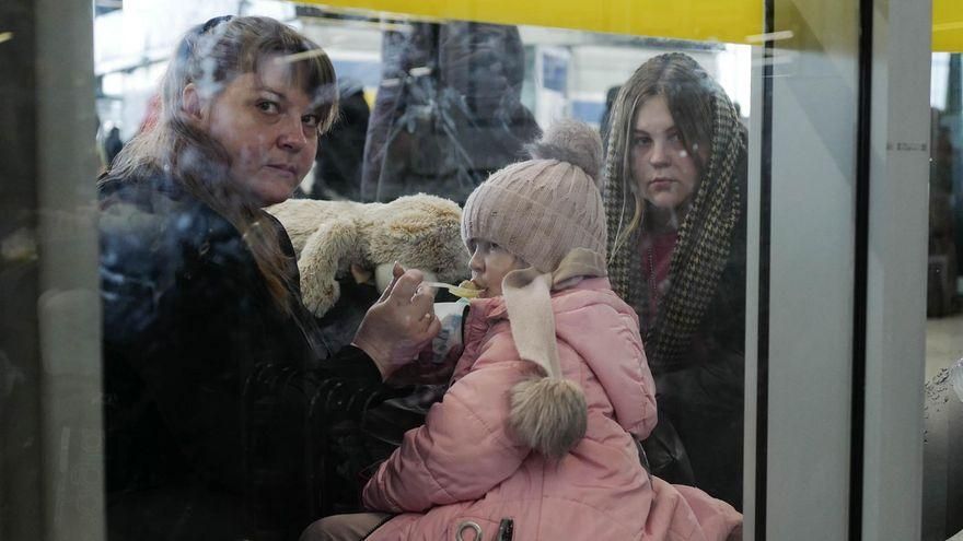 Suenan las sirenas antiaéreas en Kiev y los civiles buscan huir de ciudades sitiadas por Rusia