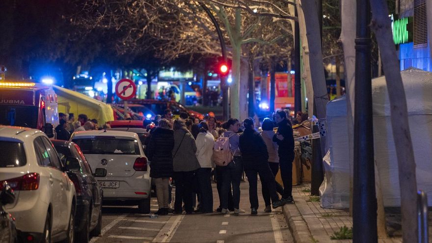 5777781 personas inmediaciones edificios campanar