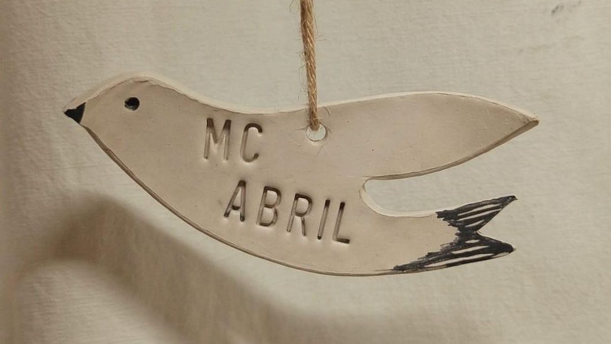 Una de las aves en memoria de María del Carmen Abril Vega.