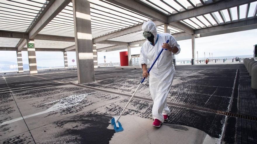 Cancelados 16 vuelos a La Palma por la ceniza, aunque el aeropuerto está operativo