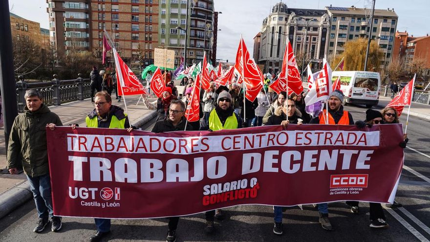 Los trabajadores del centro gestor de multas de León convocan quince días de huelga desde Semana Santa
