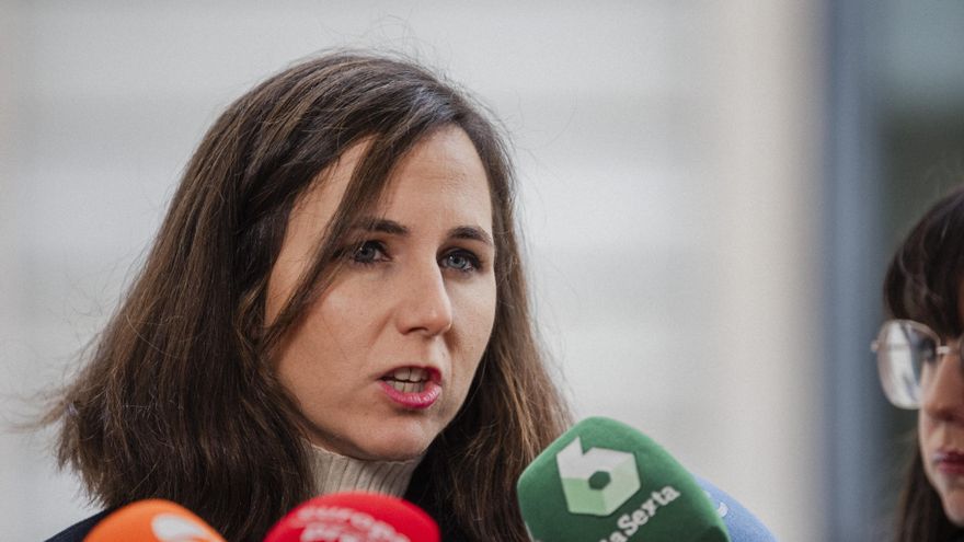 La secretaria general de Podemos, Ione Belarra, ofrece declaraciones a los medios, en el Patio del Congreso, a 8 de marzo de 2024, en Madrid (España). Durante sus declaraciones, han animado a participar en la jornada del 8M.