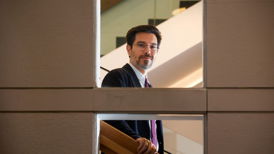 Toni Aira, experto en comunicación política: "El ‘ánimo, Alberto’ de Sánchez a Feijóo es demoledor"