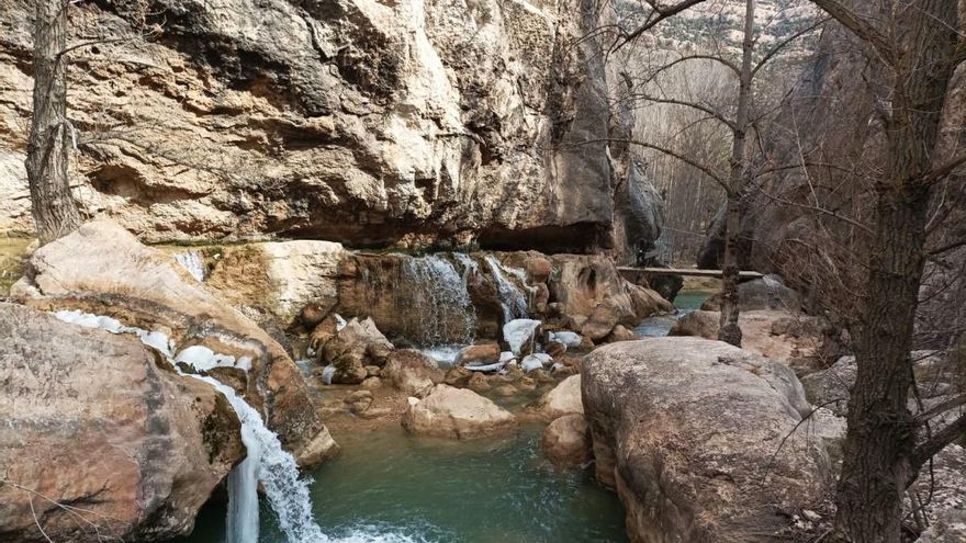 La ruta entre cañones y riberas en Teruel: un sendero fluvial repleto de pasarelas y piscinas naturales