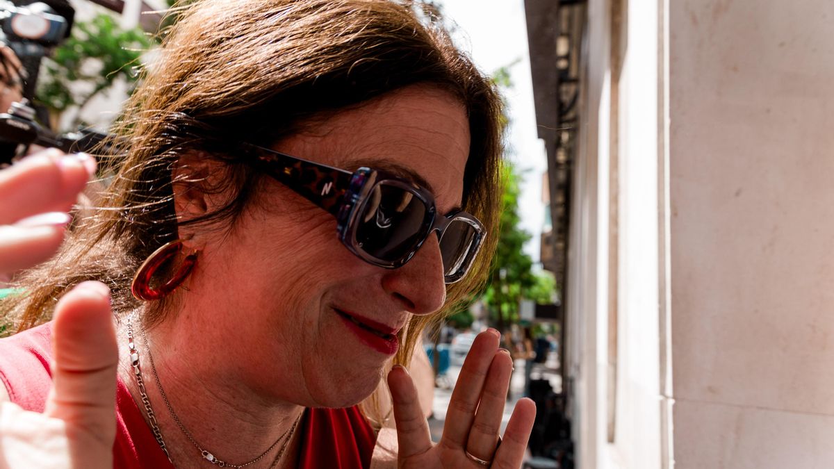 El PSOE eleva a casi 45.000 euros los pagos a Leire Díez como asesora de comunicación en Cantabria