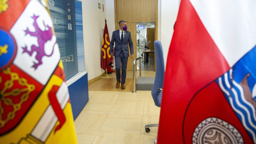 Zuloga defiende el Semáforo COVID y asegura que la salud es "un compromiso unánime" del Gobierno de Cantabria