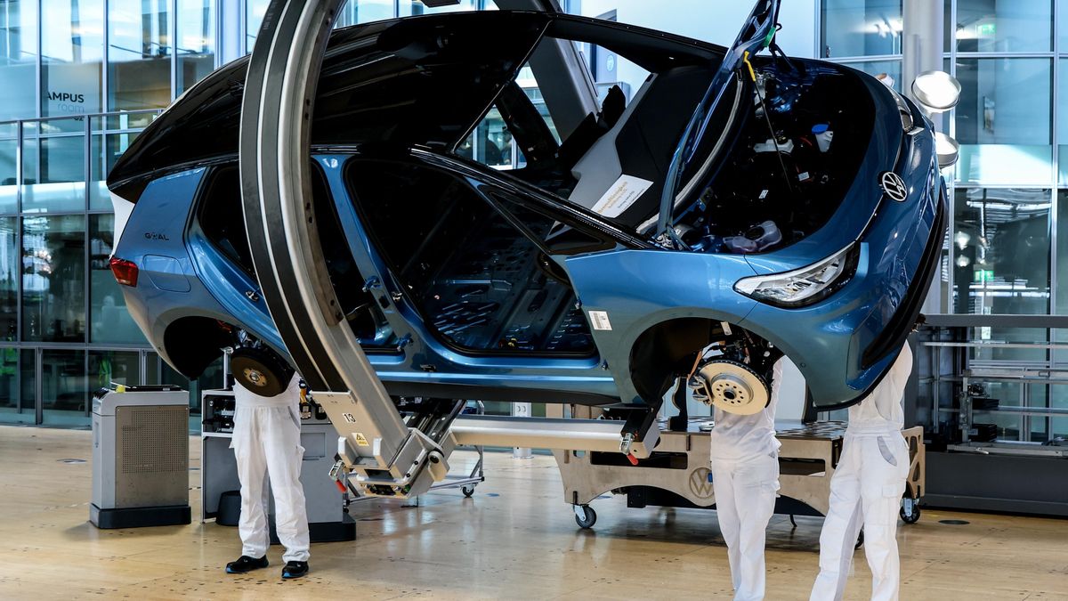 Volkswagen acuerda su plan de ajuste con un recorte de 50.000 empleos y deja en el aire el futuro de cuatro fábricas alemanas