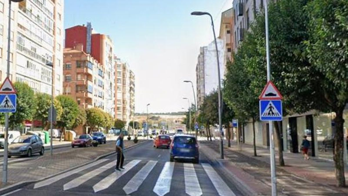 Atropellan a una mujer en un paso de peatones de la avenida Fernández Ladreda de la ciudad de León