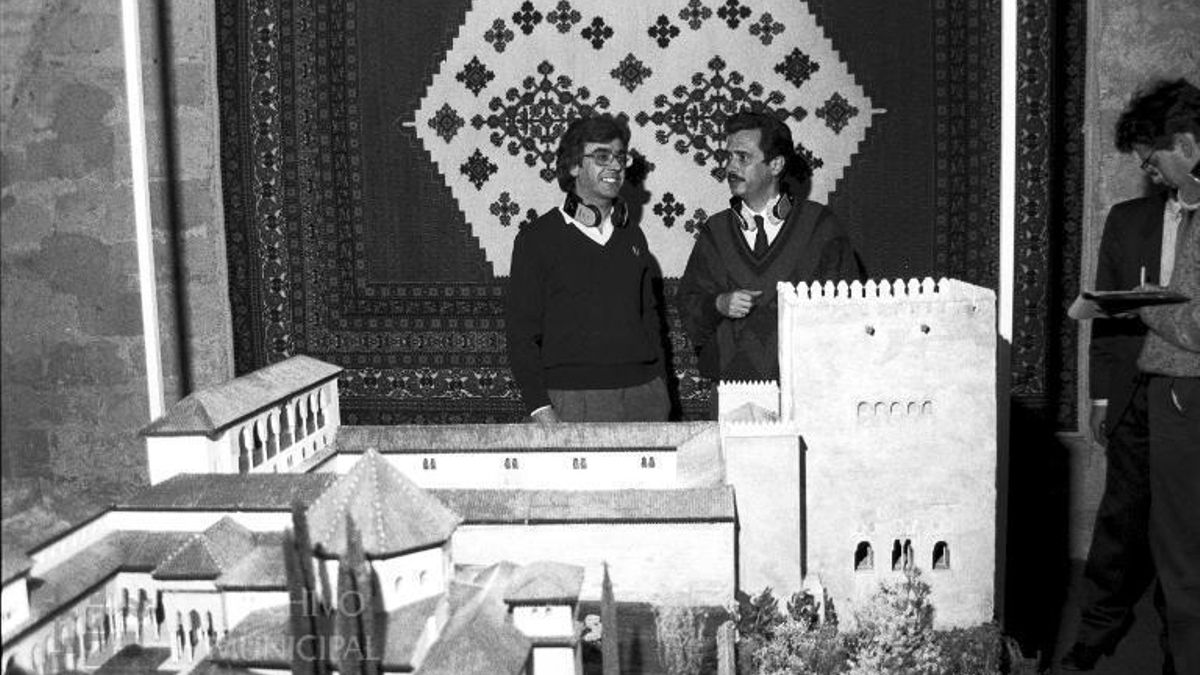 Visita institucional a La Calahorra en 1990