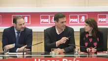 Pedro Sánchez junto a José Luis Ábalos y Adriana Lastra en una reunión de la Ejecutiva del PSOE.