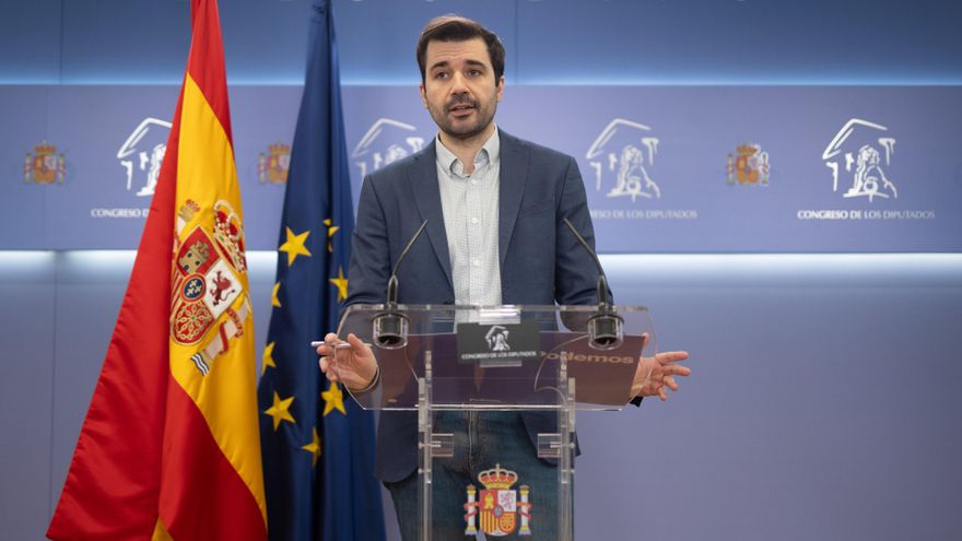 El portavoz de Podemos, Javier Sánchez Serna, durante una rueda de prensa